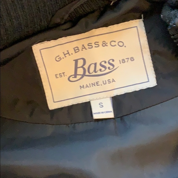 Black puff vest! - Picture 2 of 3